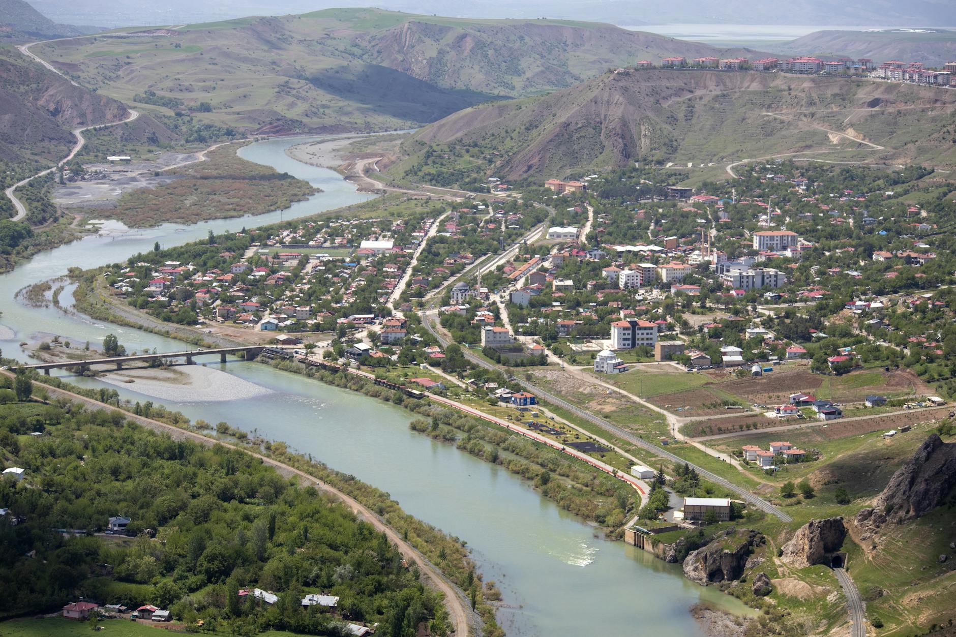 Scenic aerial view of Palu, Elazığ, Türkiye, showcasing a winding river and lush landscape.