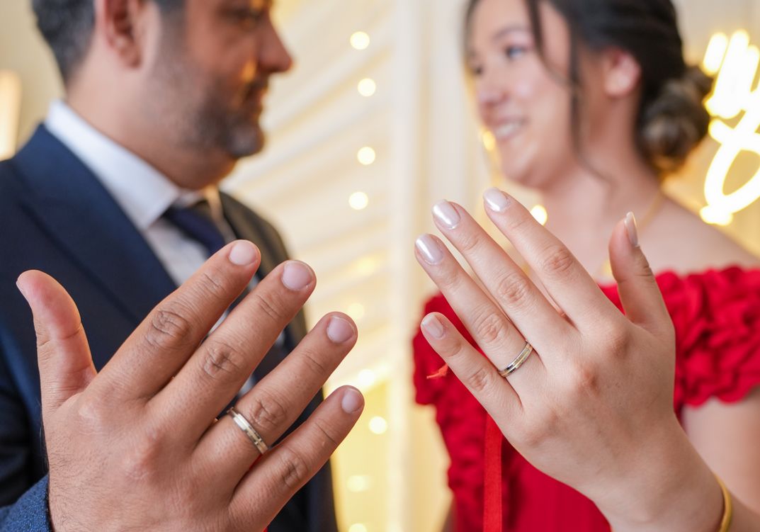 diverse group of LGBTQ+ couples meeting through online dating platforms