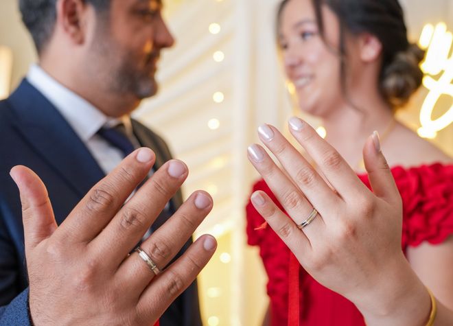 Online dating: starting a conversation on a niche platform