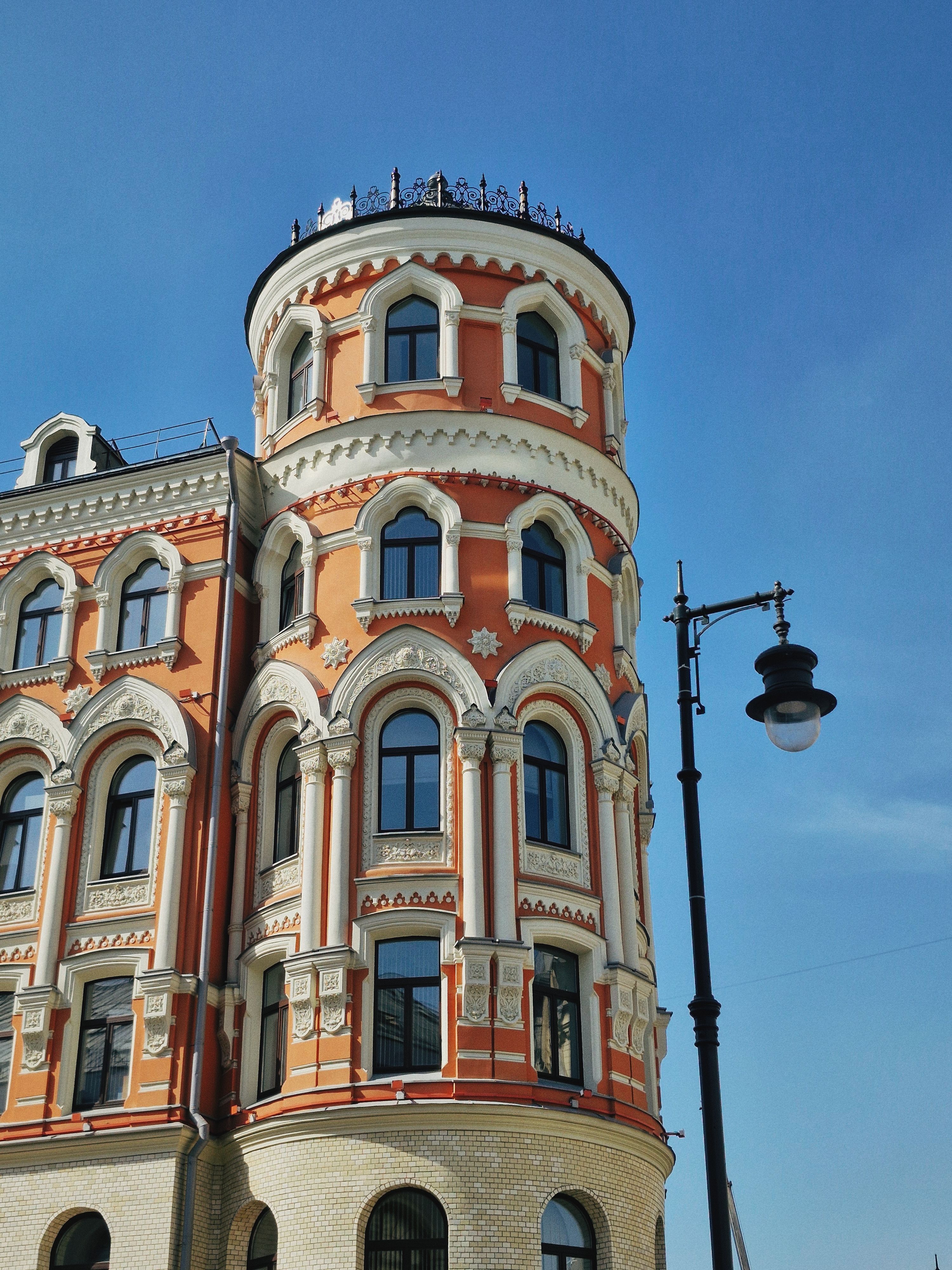 Exquisite Historic Building Under Clear Sky · Free Stock Photo