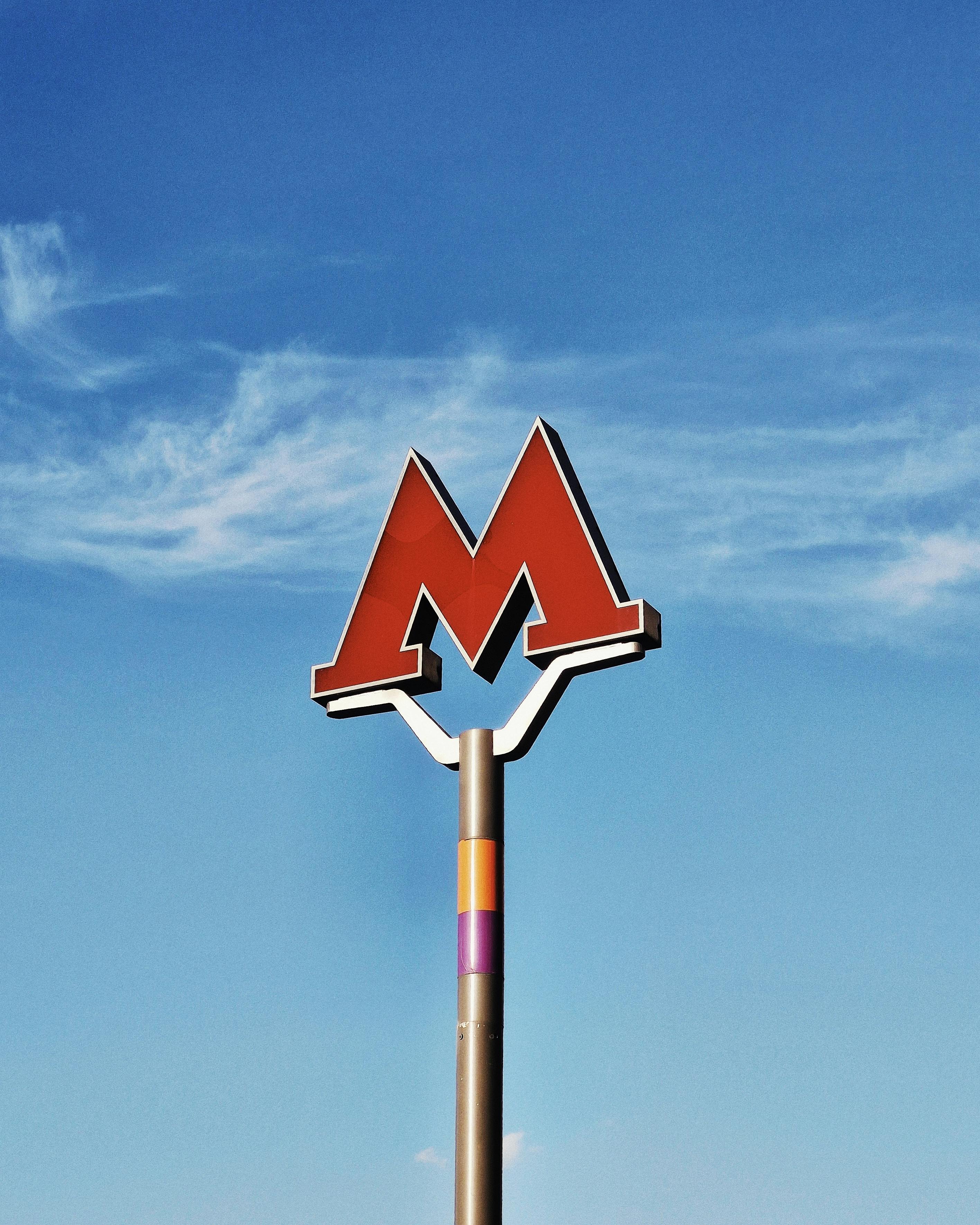 Gratis Immagine gratuita di architettura, cartello stradale, cielo Foto a disposizione