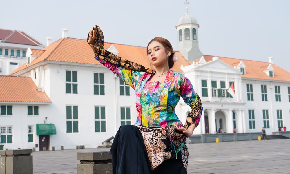 Indonesian woman in traditional dress