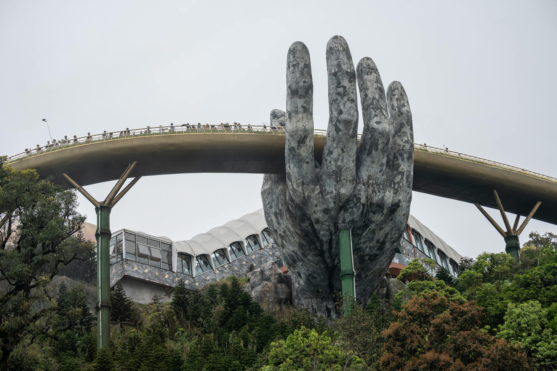 Republikán Mark Robinson priznal, že zavádzal o rasistických príspevkoch na pornostránke – vraj na ochranu Trumpa