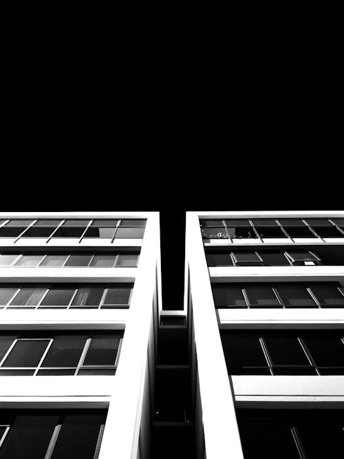 Photo Monochrome Du Bâtiment à Plusieurs étages