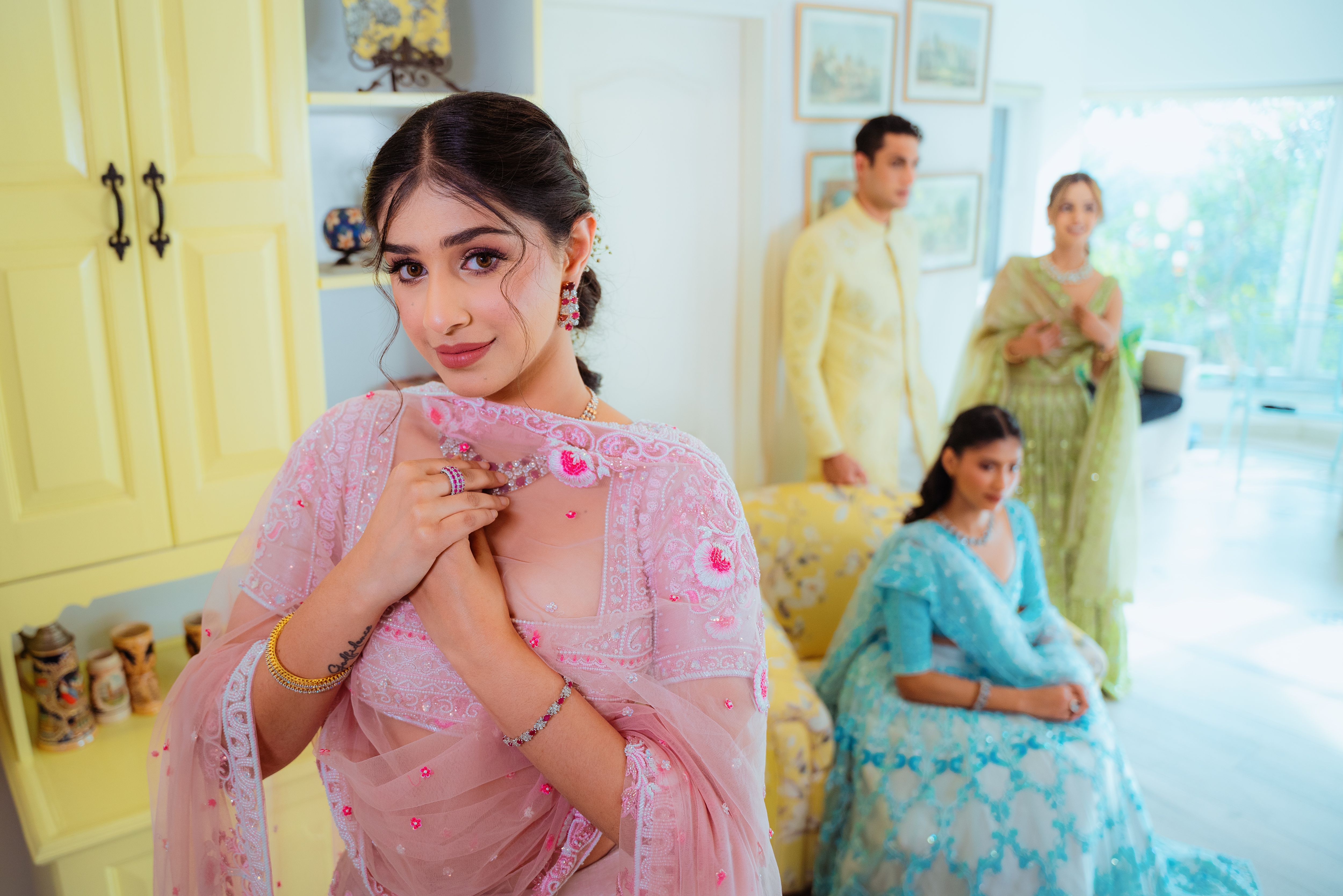 Featured image for the article: Mumbai: Kareena Kapoor Khan wears leheriya saree at Daayra launch