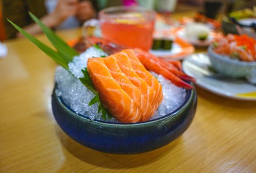 Free Vibrant bowl of fresh salmon and shrimp sashimi on ice, perfect for seafood lovers. Stock Photo