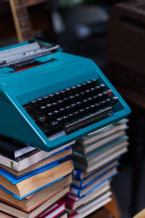 File Stack Old Typewriter Retro Turquoise Typewriter on Vintage Books Stack · Free Stock Photo
