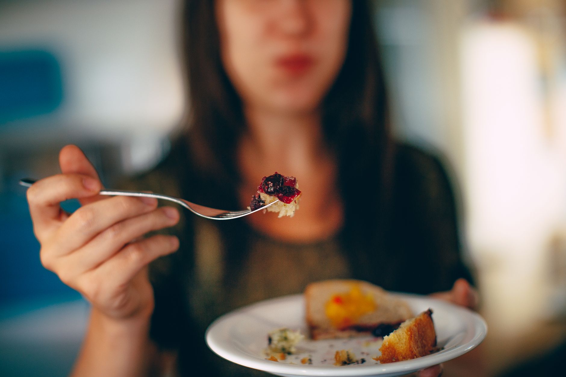Why You're Still Hungry 20 Minutes After Eating (And the Easy Fix)