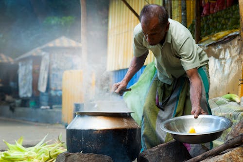 Man Buiten Koken