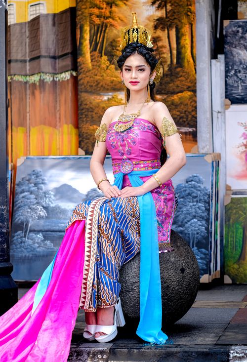 Traditional Indonesian Costume Performance in West Java · Free Stock Photo