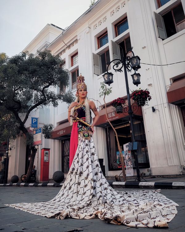 Traditional Indonesian Dress in Historic West Java · Free Stock Photo