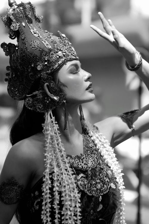 Traditional Sundanese Dance Performer in West Java · Free Stock Photo