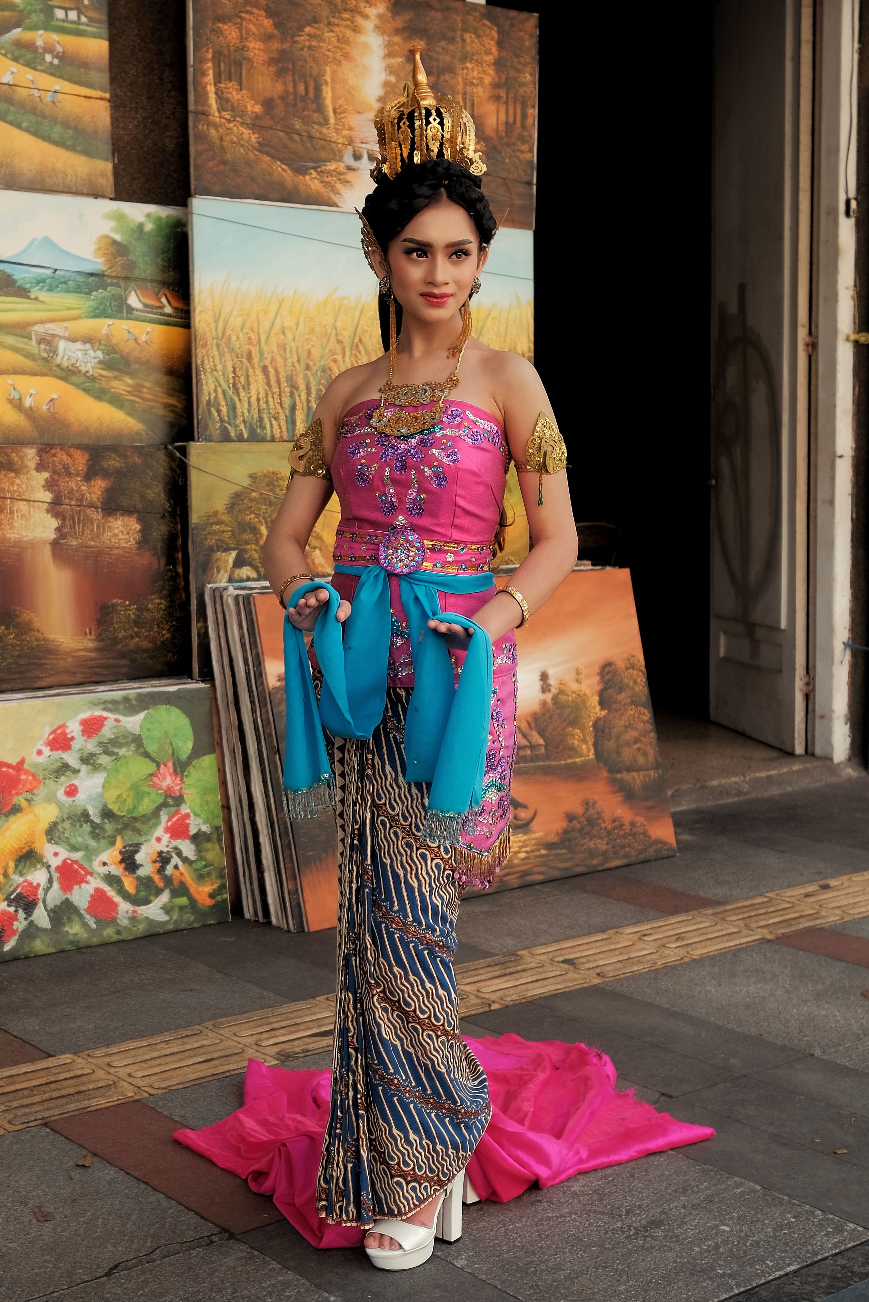 Traditional Javanese Dancer in Colorful Attire · Free Stock Photo