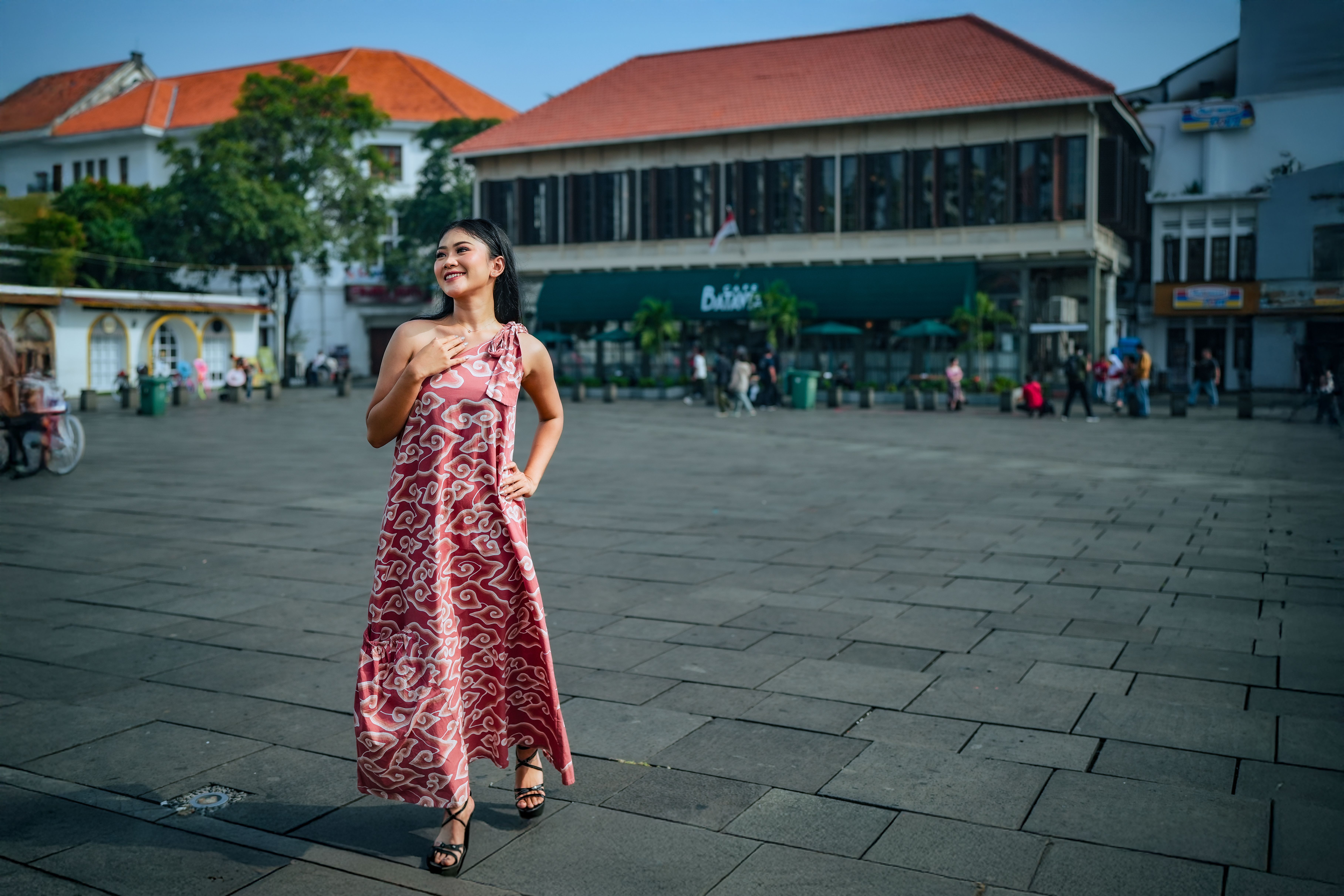 Batik Kontemporer: Cara Brand Lokal Reinvent Warisan Budaya Jadi Trending