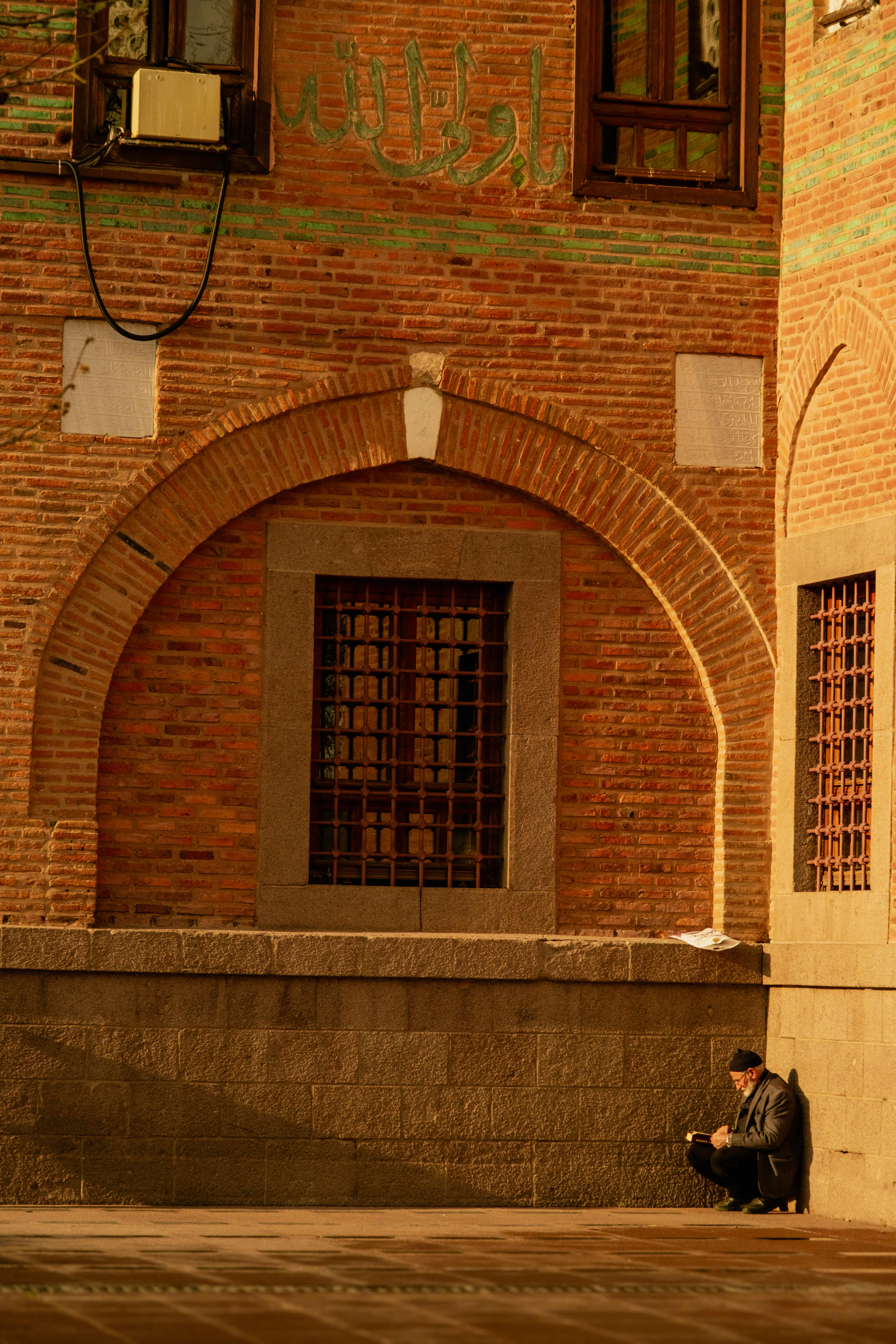 WebSockets untuk komunikasi dua arah secara real-time