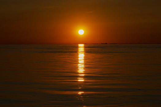 Stunning sunset view over the calm waters of Yalova, Türkiye with a warm glow.