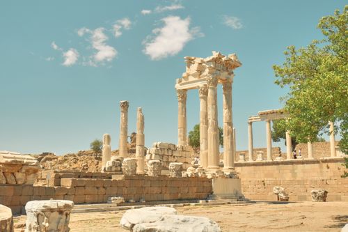 Free Explore the ancient ruins of Pergamon, a historical site in Izmir, Türkiye. Stock Photo