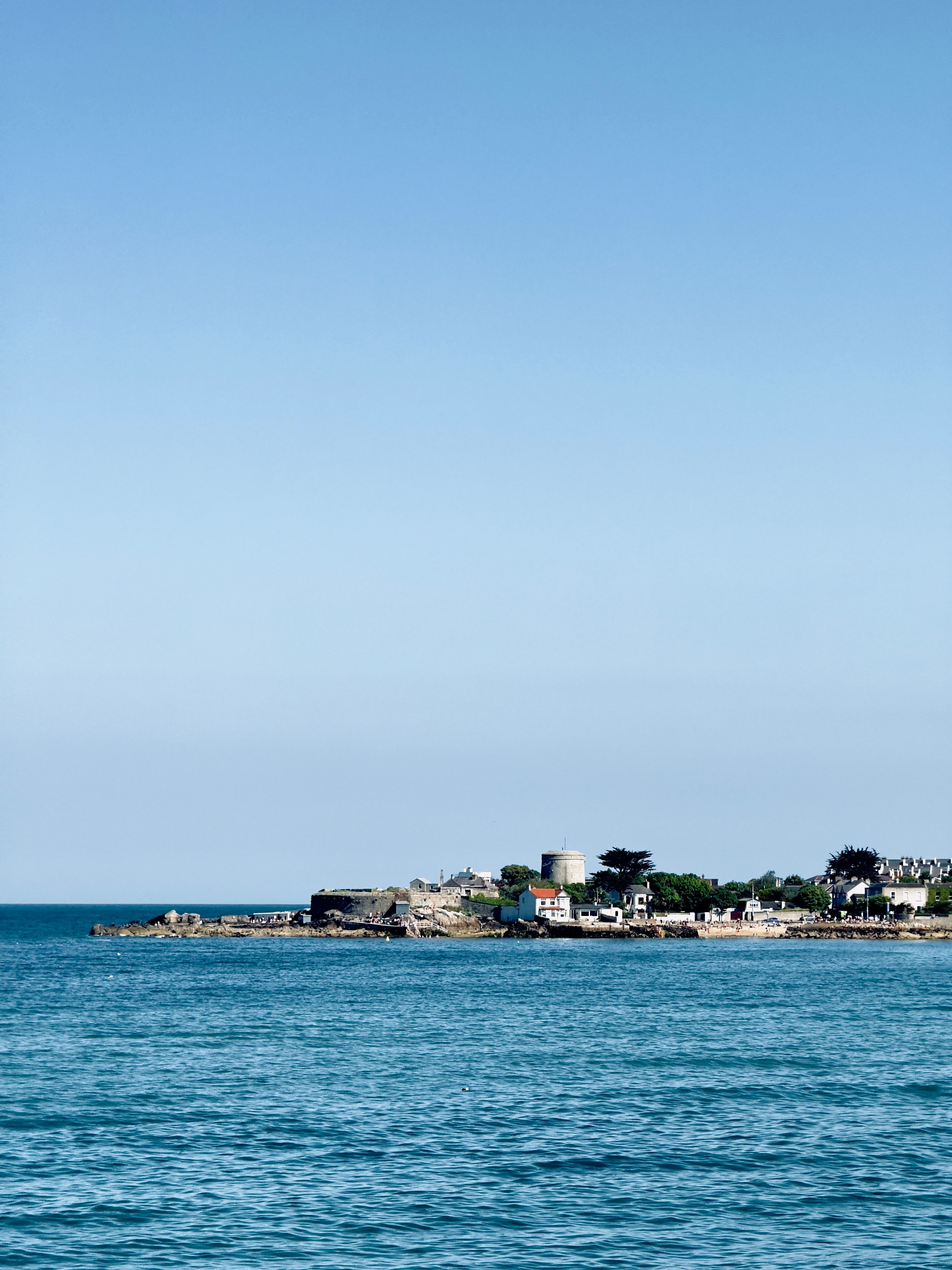 Tranquil Coastal Town by the Sea · Free Stock Photo