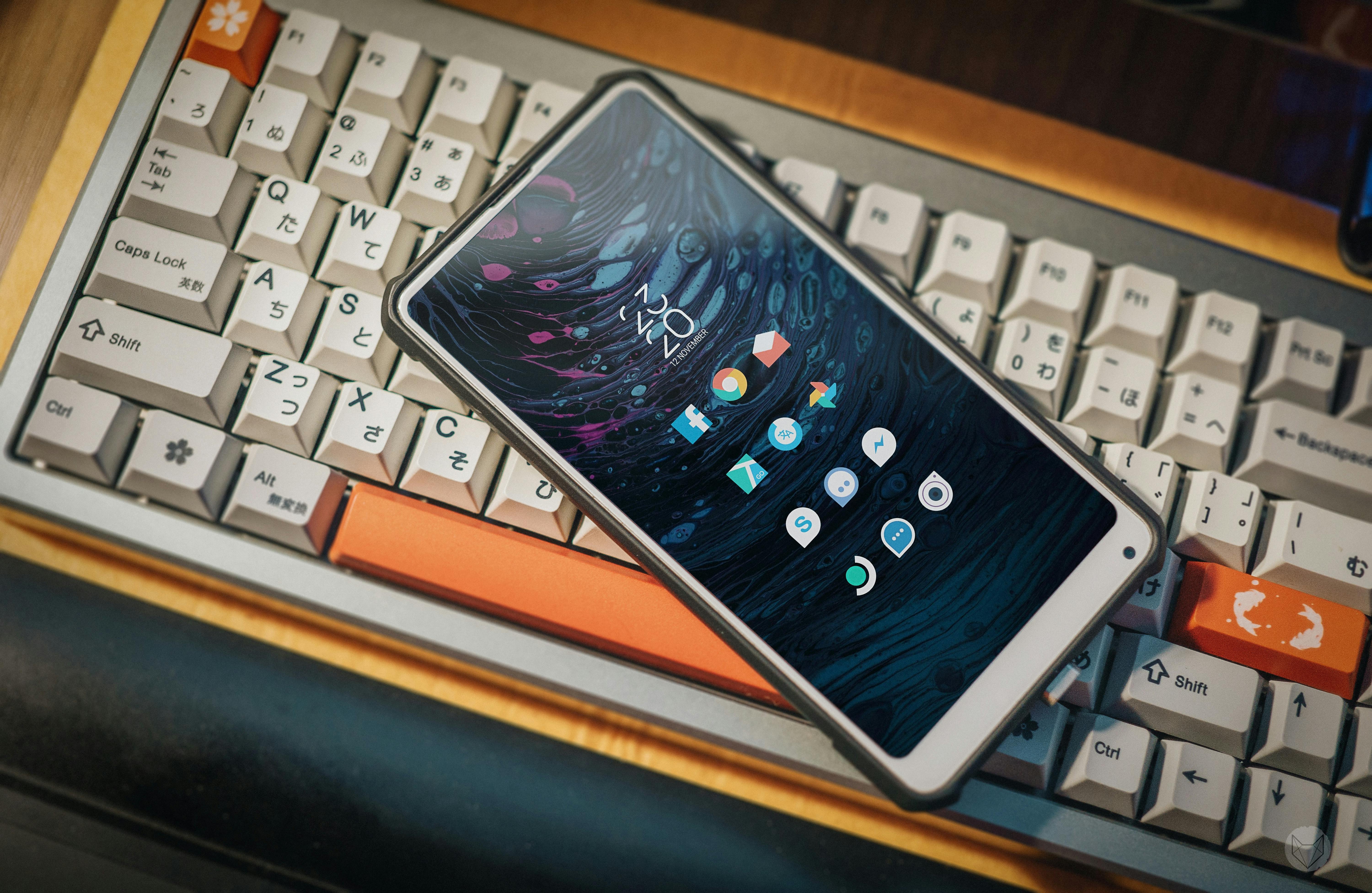 Android 15黑莓回歸！Unihertz Titan 2雙螢幕雙卡QWERTY震撼上市