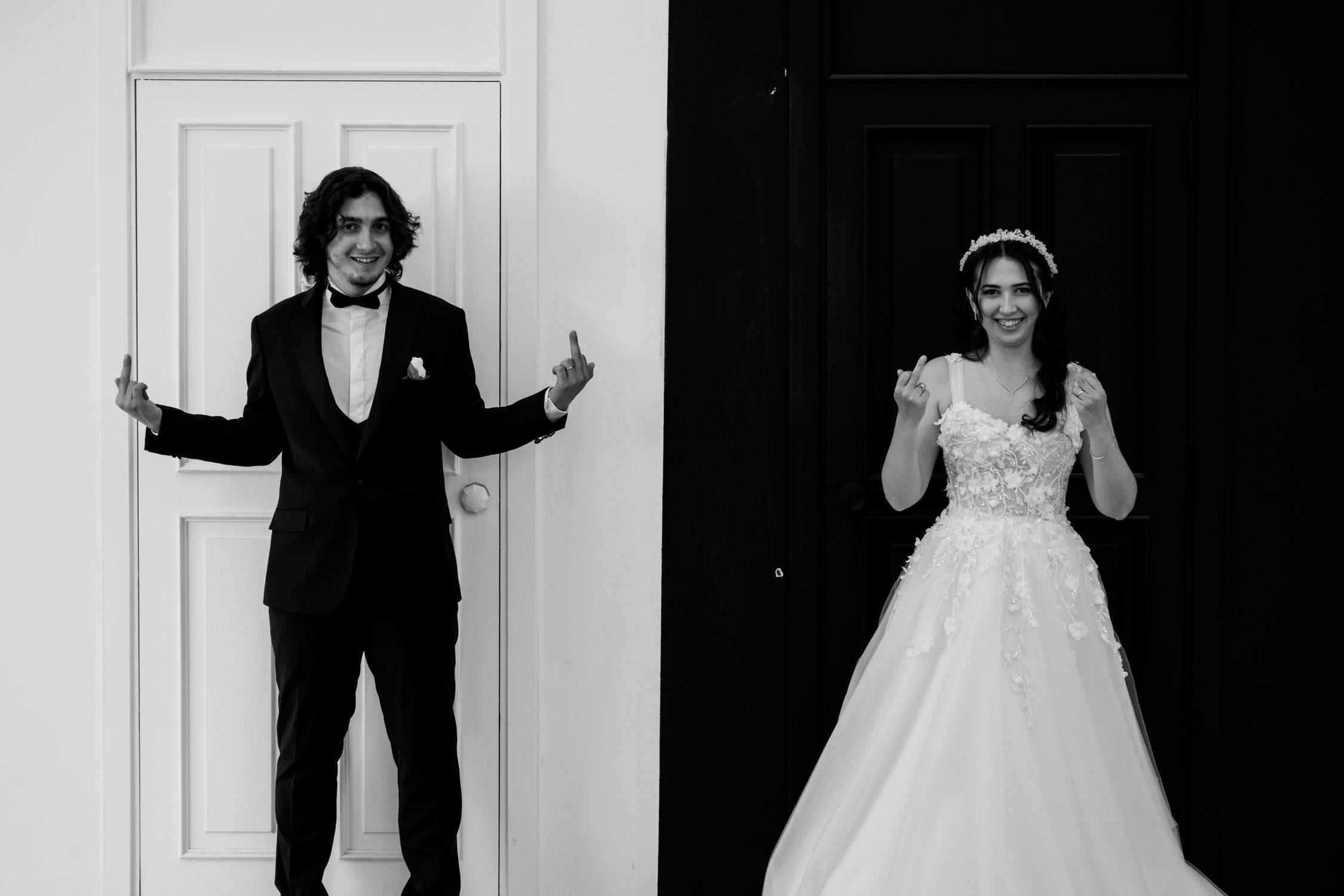 Humorous Wedding Couple in Black and White · Free Stock Photo Humorous Wedding Couple in Black and White · Free Stock Photo