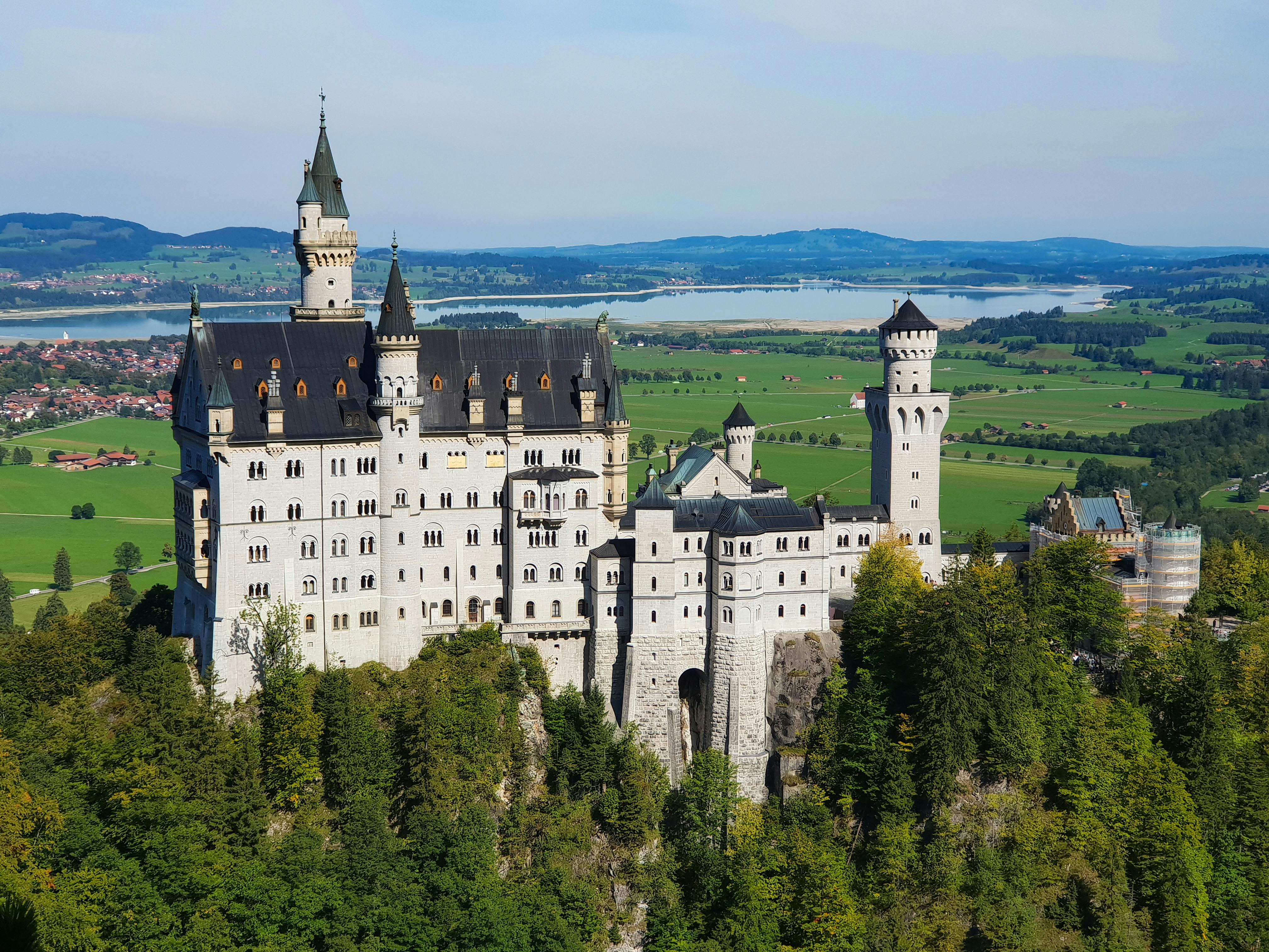 Fantasy RV Tours Featured on Discovery Channel TV Series — Photo by Daciana  Cristina  Visan on Pexels