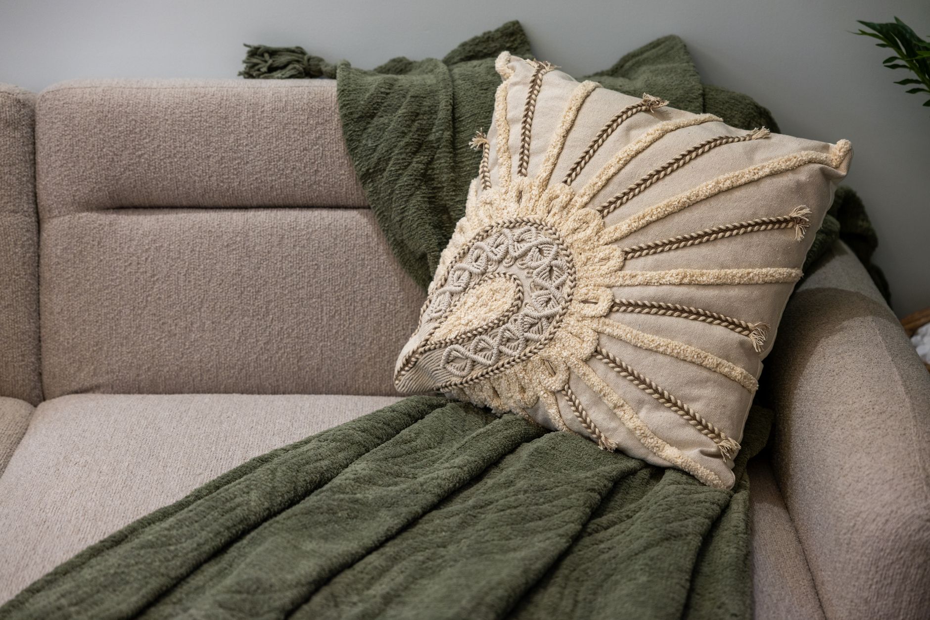 Best Throw Pillows Under $25 2026: Velvet & Knit