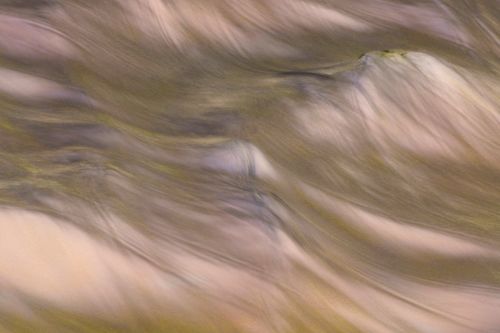 Free Abstract aerial view of flowing patterns on Guaratuba beach, Paraná, Brazil, showcasing vibrant sand and water textures. Stock Photo