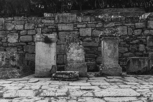 Free Black and white photo of ancient Roman ruins with stone columns in Rabat, Morocco. Stock Photo