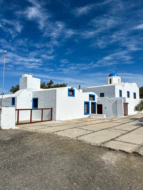 Free Discover the stunning blue and white architectural beauty of Fira, Santorini, Greece. Stock Photo