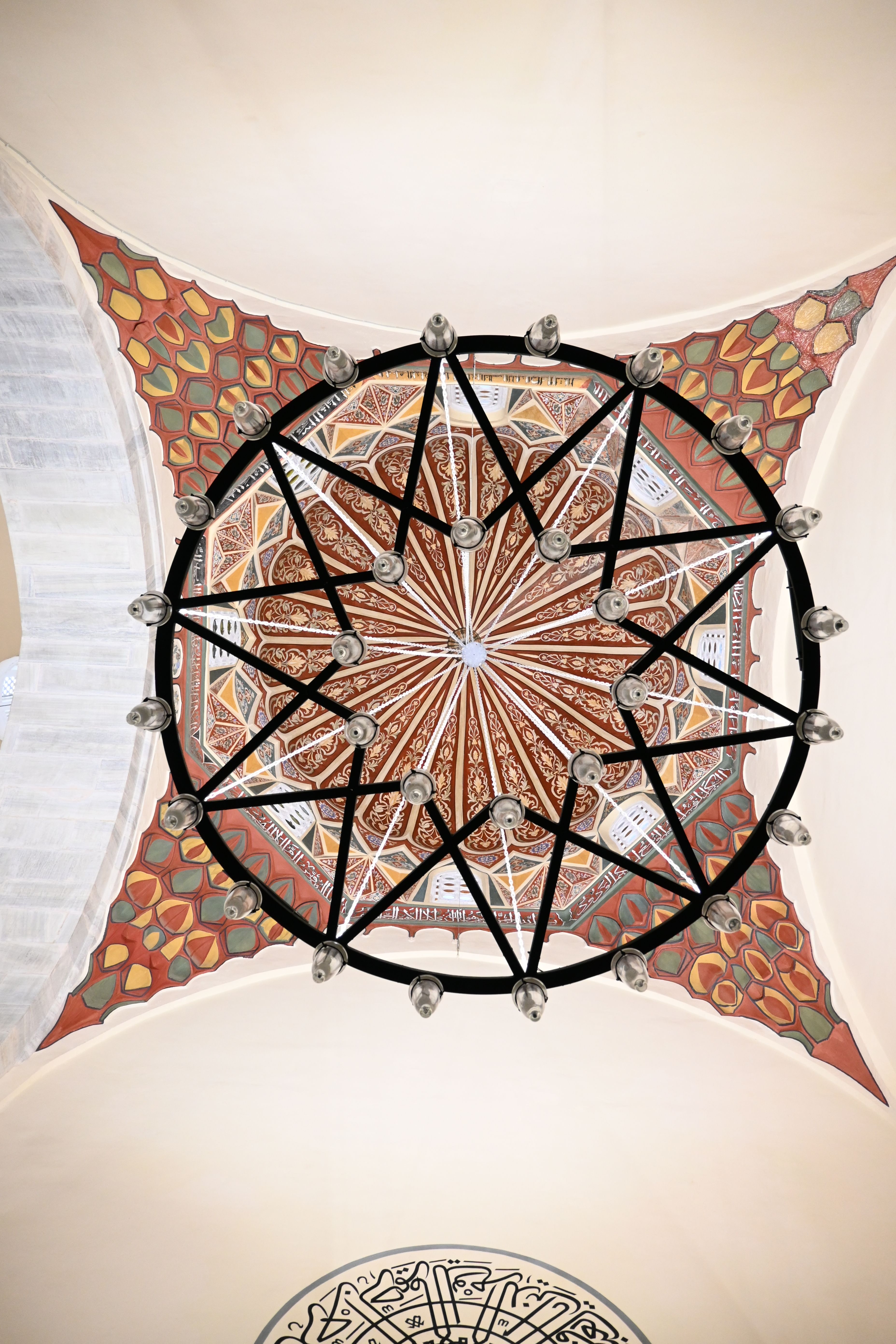 Intricate Ceiling Design with Geometric Patterns · Free Stock Photo