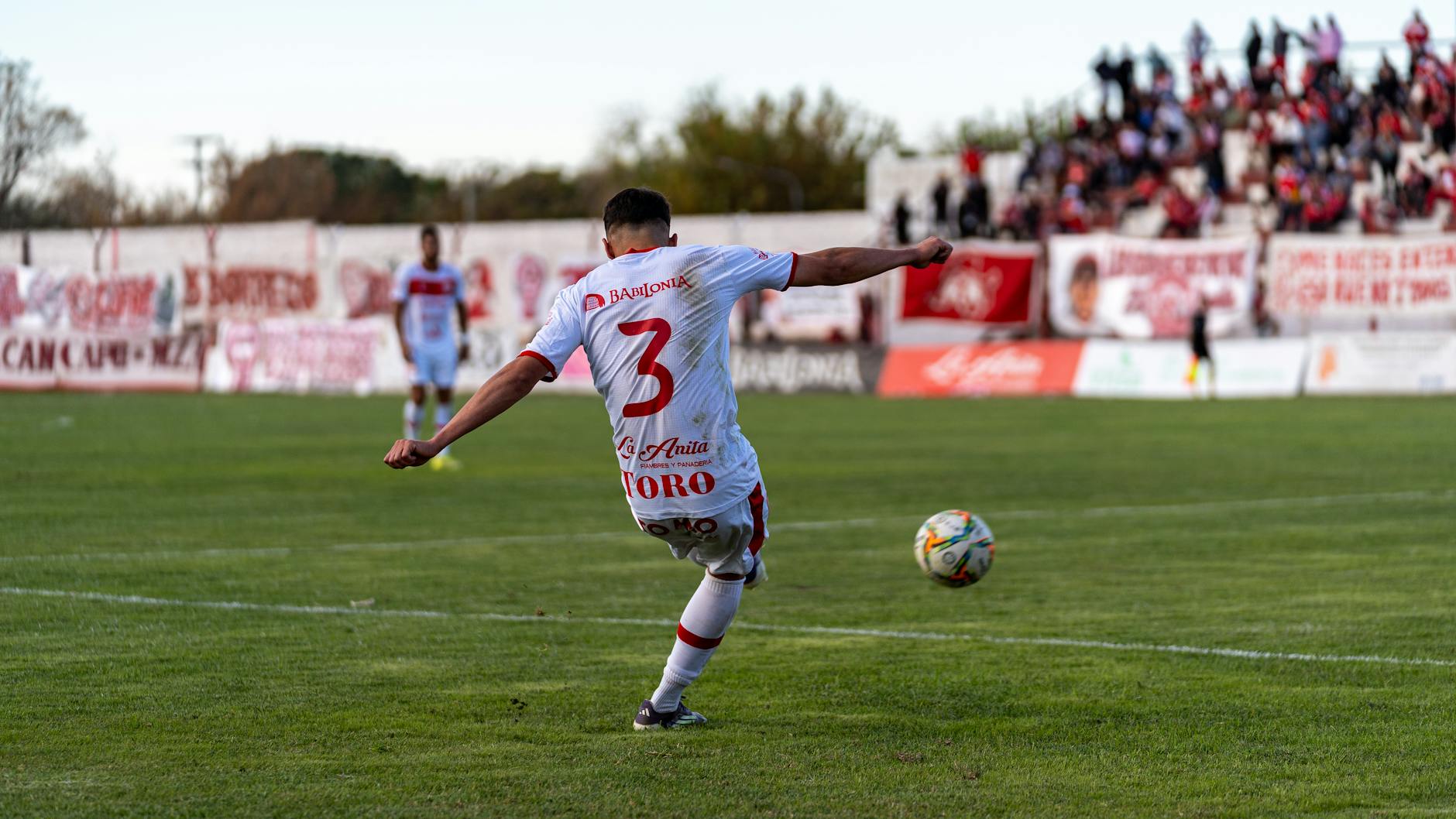 Politehnica Timișoara pierde puncte importante în Liga 3 după remiza de la Sântana