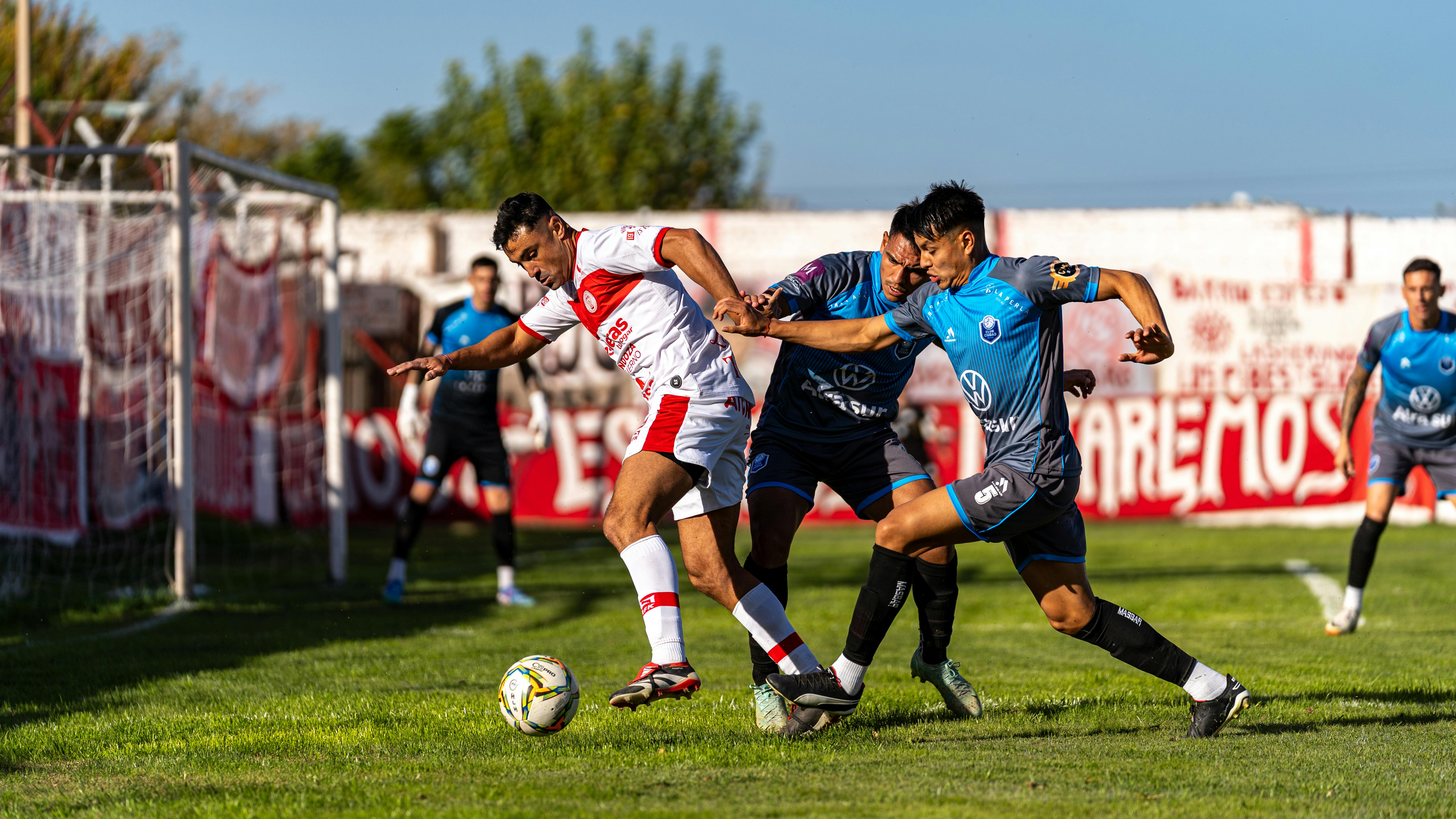 Hub: Live Sports Streaming Access Confusing Consumers — Photo by Franco Monsalvo on Pexels