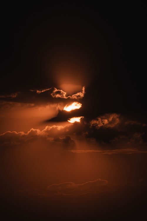 Free Capture of dramatic sunset clouds over León de los Aldama, casting warm orange tones. Stock Photo