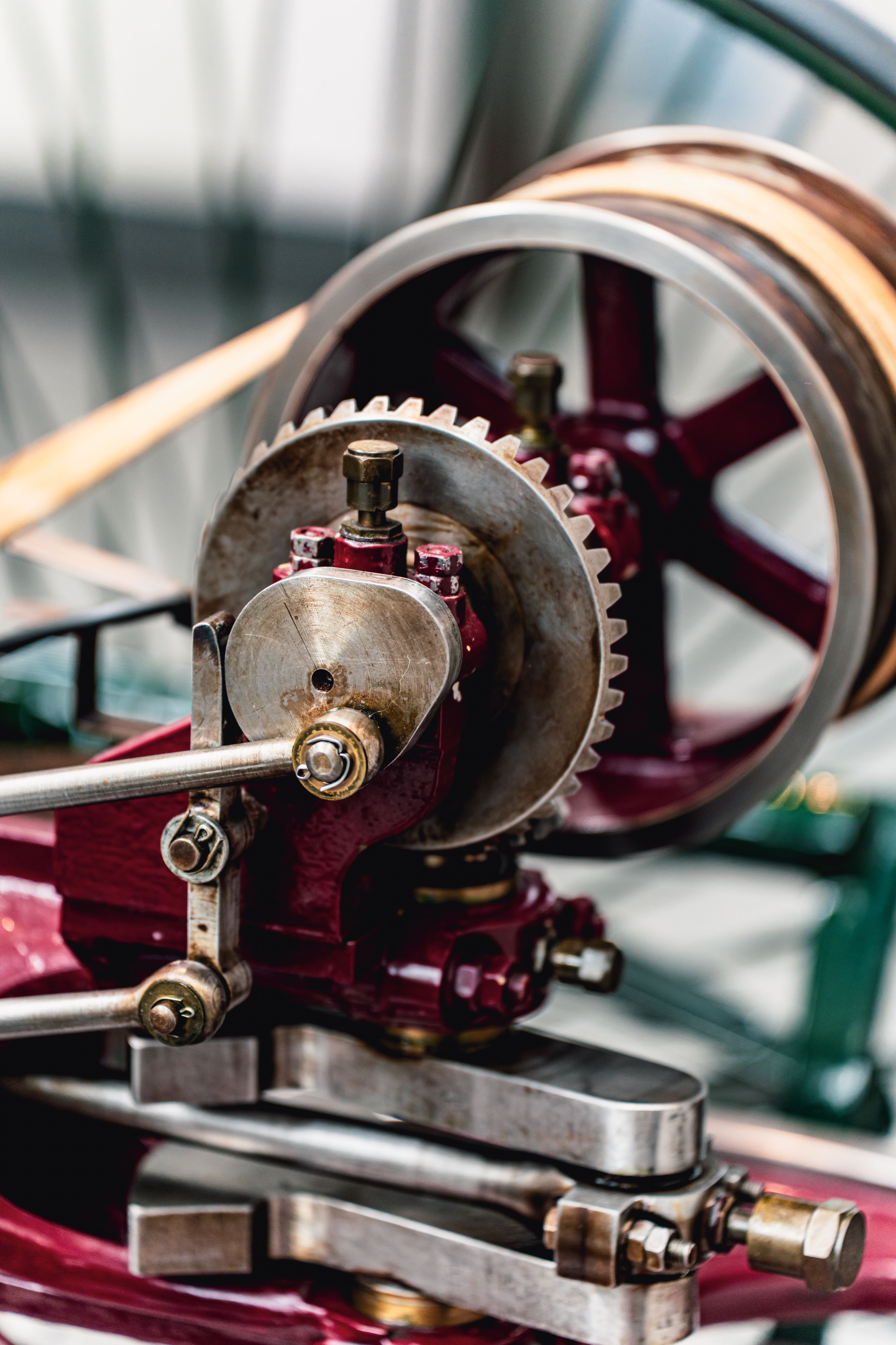 Gratis Detaljeret visning af et vintage industrielt maskingear, der fremviser komplekse mekaniske komponenter og teknisk design. Lagerfoto