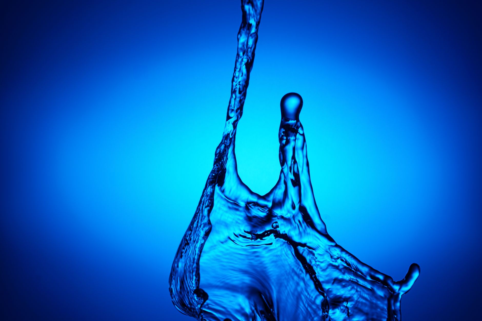 methylene blue for post-vaccine fatigue — Abstract image of a dynamic water splash against a vibrant blue background, capturing motion.