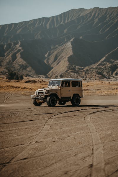 Jeep Cherokee: A Versatile Compact SUV for Adventures