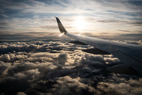 Gratis lagerfoto af flyvemaskine, himmel, skyer