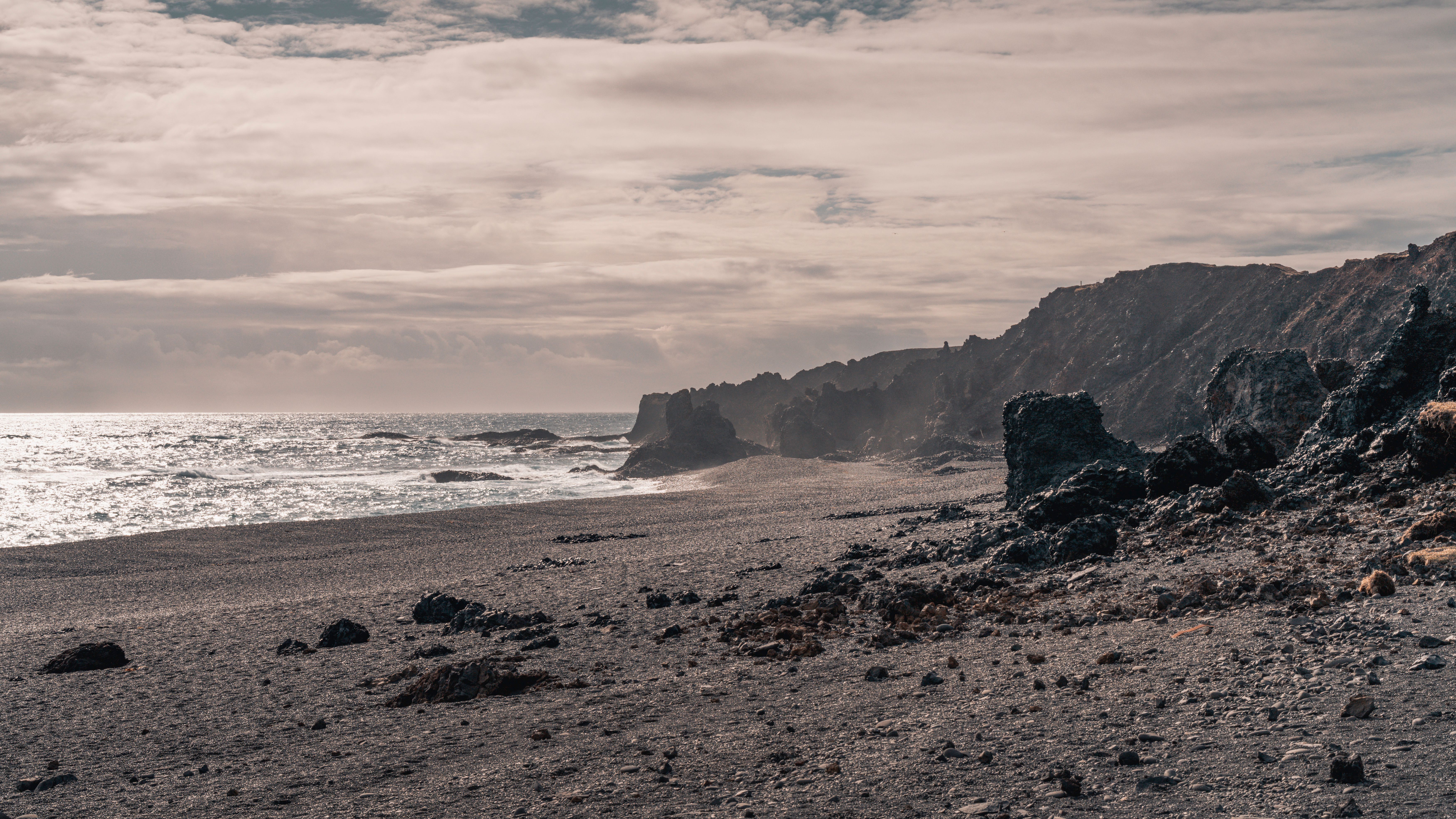 Dramatic Icelandic Coastal Landscape with Volcanic Rocks · Free Stock Photo