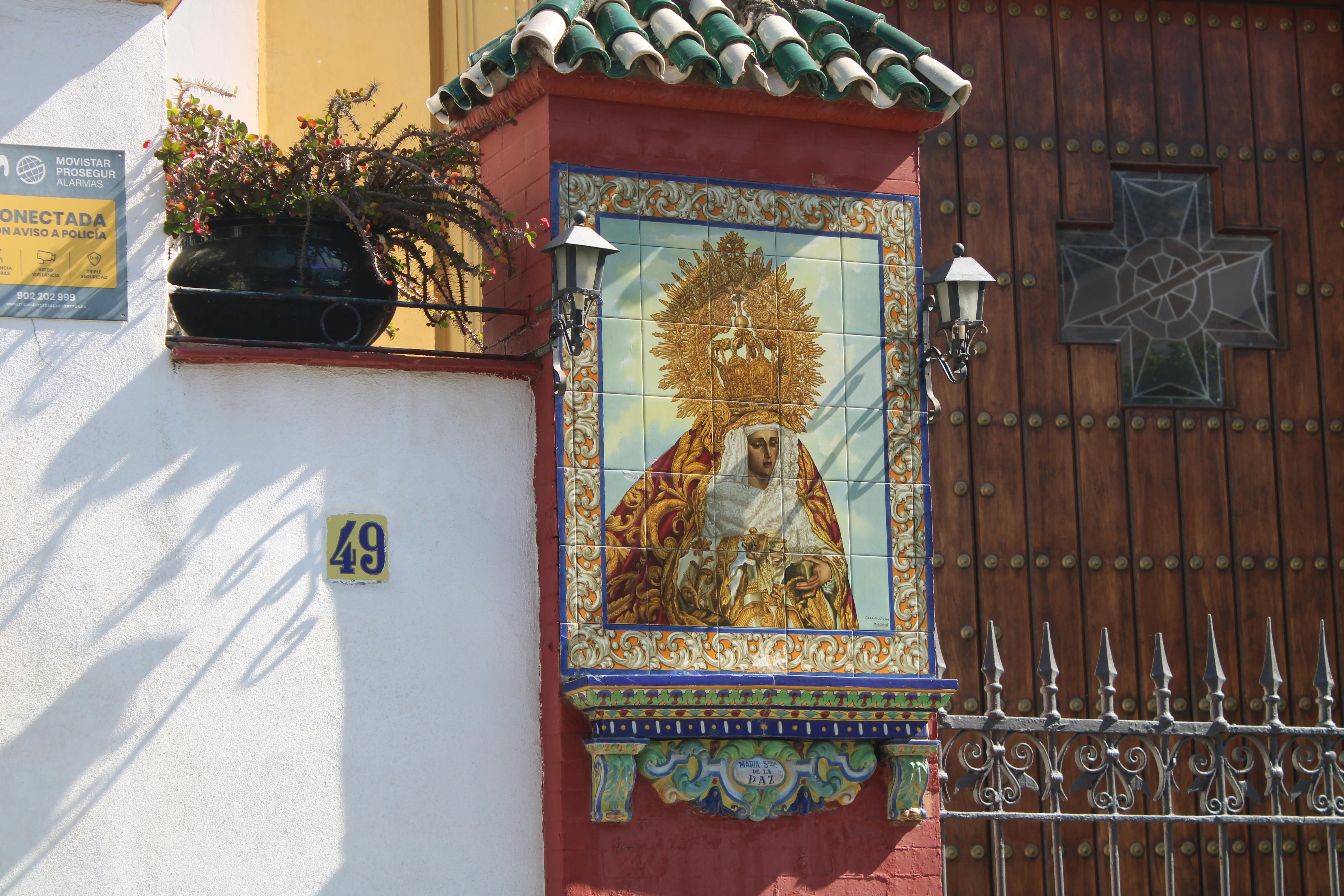mosaico de azulejos de la imagen mariana