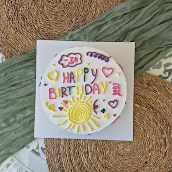 Vibrant 30th birthday cake on textured mats, perfect for festive occasions.