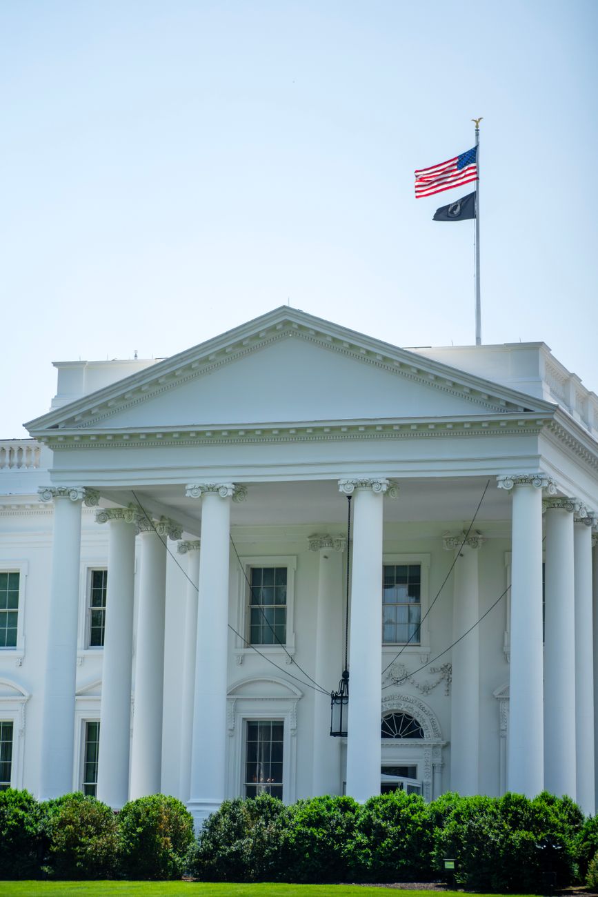 CNN, MS NOW a Politico žalujú Trumpovu administratívu pre obmedzenie prístupu do Bieleho domu