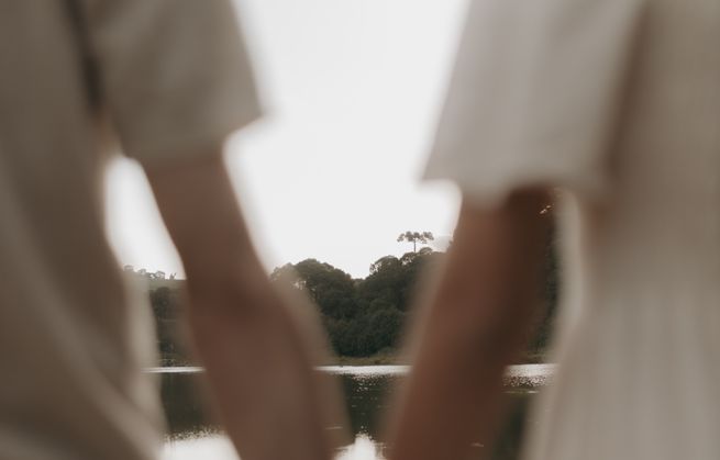 Online dating: starting a conversation on a niche platform