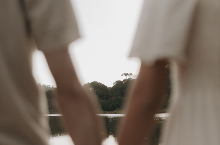 Online dating: starting a conversation on a niche platform