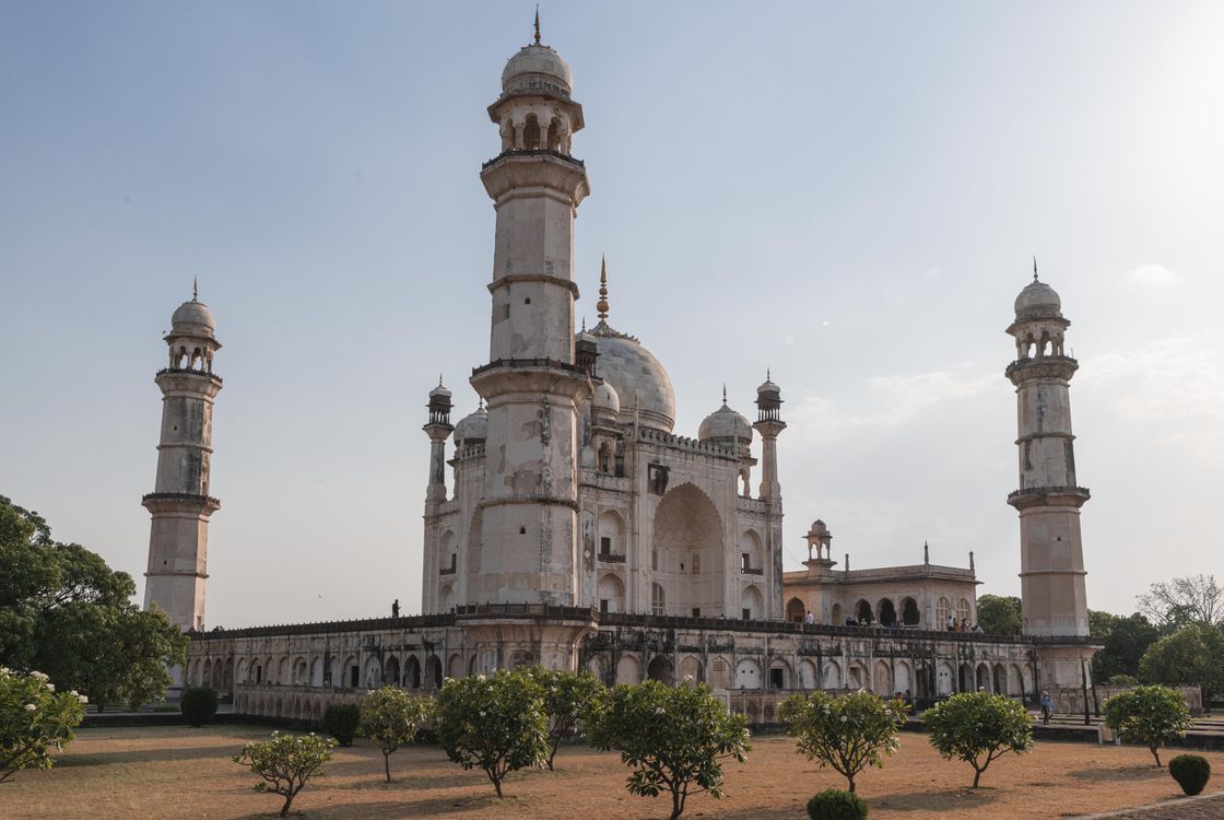 Stunning View Of Bibi Ka Maqbara In Aurangabad Free Stock Photo stunning-view-of-bibi-ka-maqbara-in-aurangabad-free-stock-photo