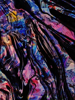 色彩鲜艳、纹理大胆的动态抽象画
