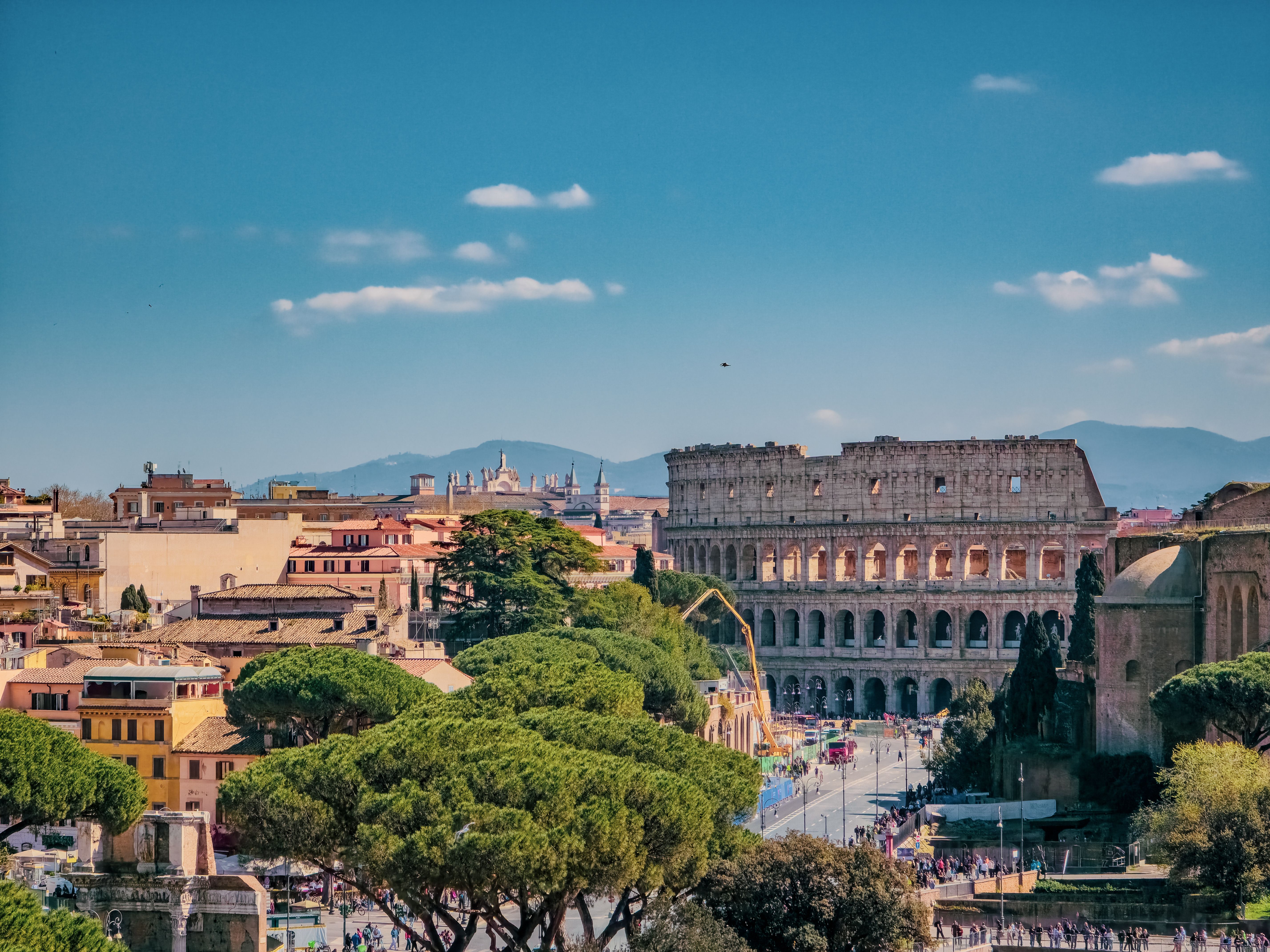 Vista Panoramica Di Roma Con Il Colosseo Sullo Sfondo · Immagine gratuita