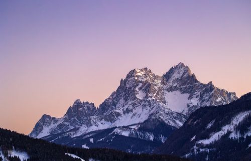 Free A breathtaking view of the Dolomite mountains at sunset, showcasing the beauty of Italy's natural landscapes. Stock Photo