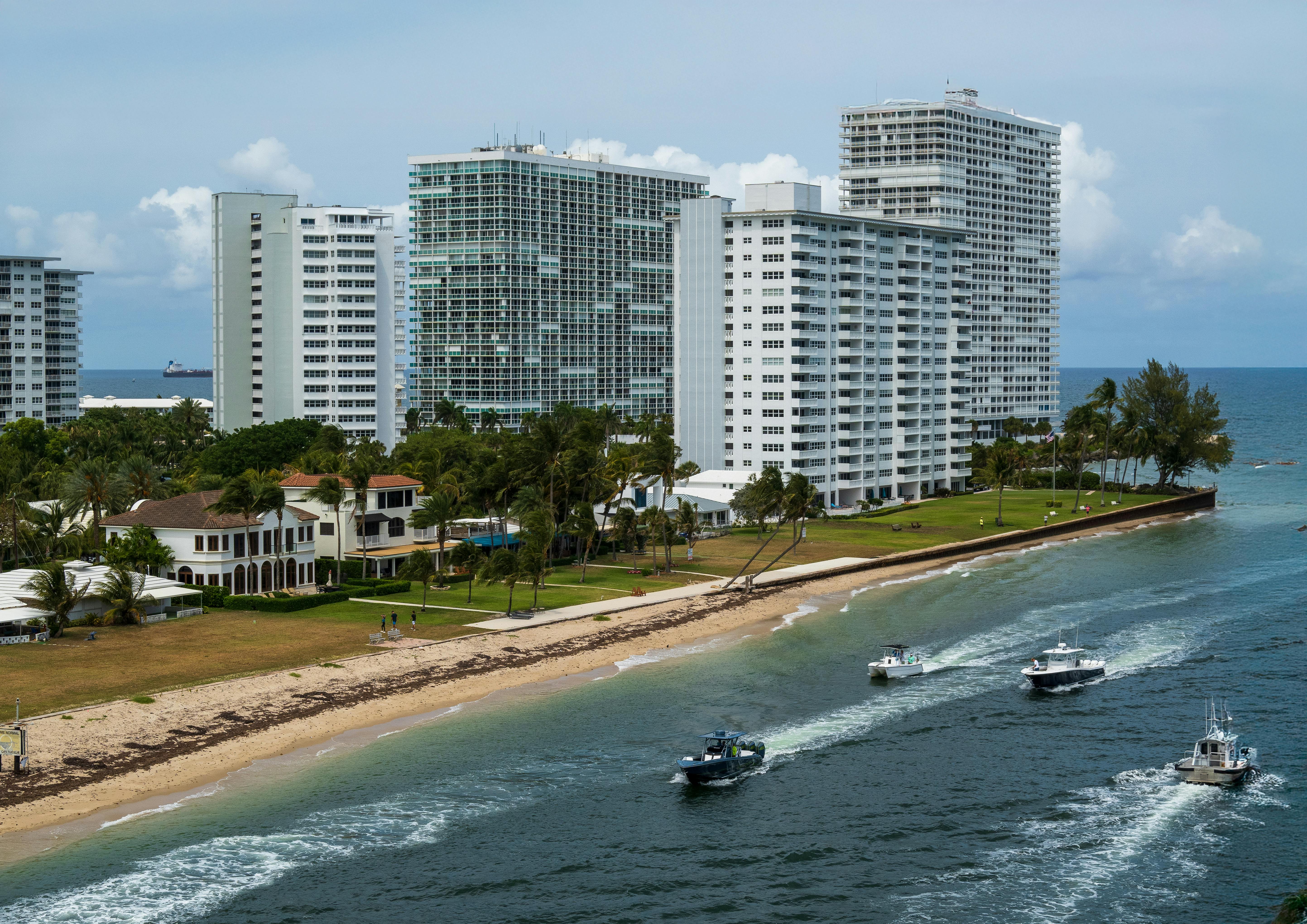 Sprawling estates and luxury real estate along the Intracoastal Waterway in Fort Lauderdale - millionaires row Fort