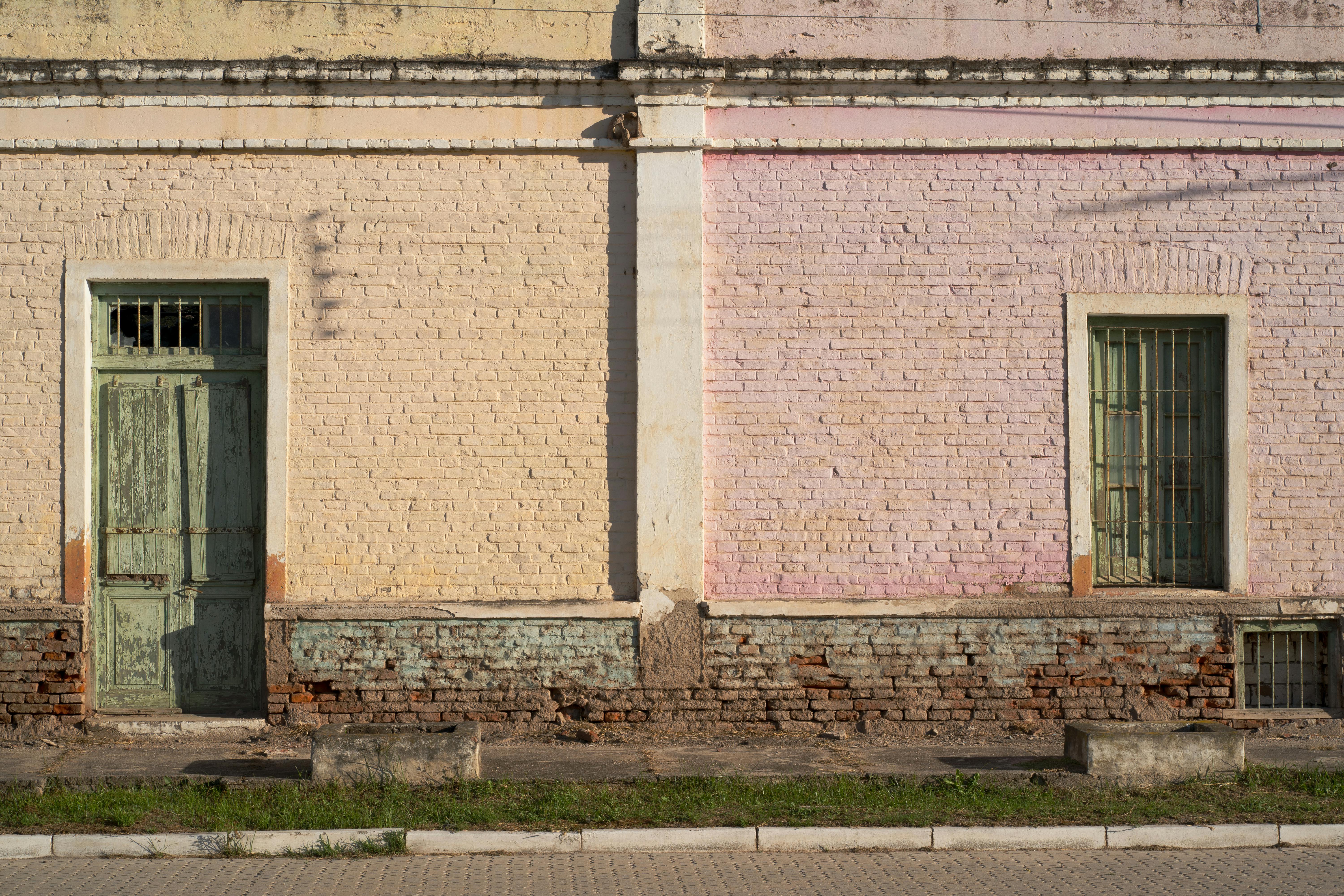 Traditional brick facade with weathered charm and rustic colors in Córdoba, Argentina.