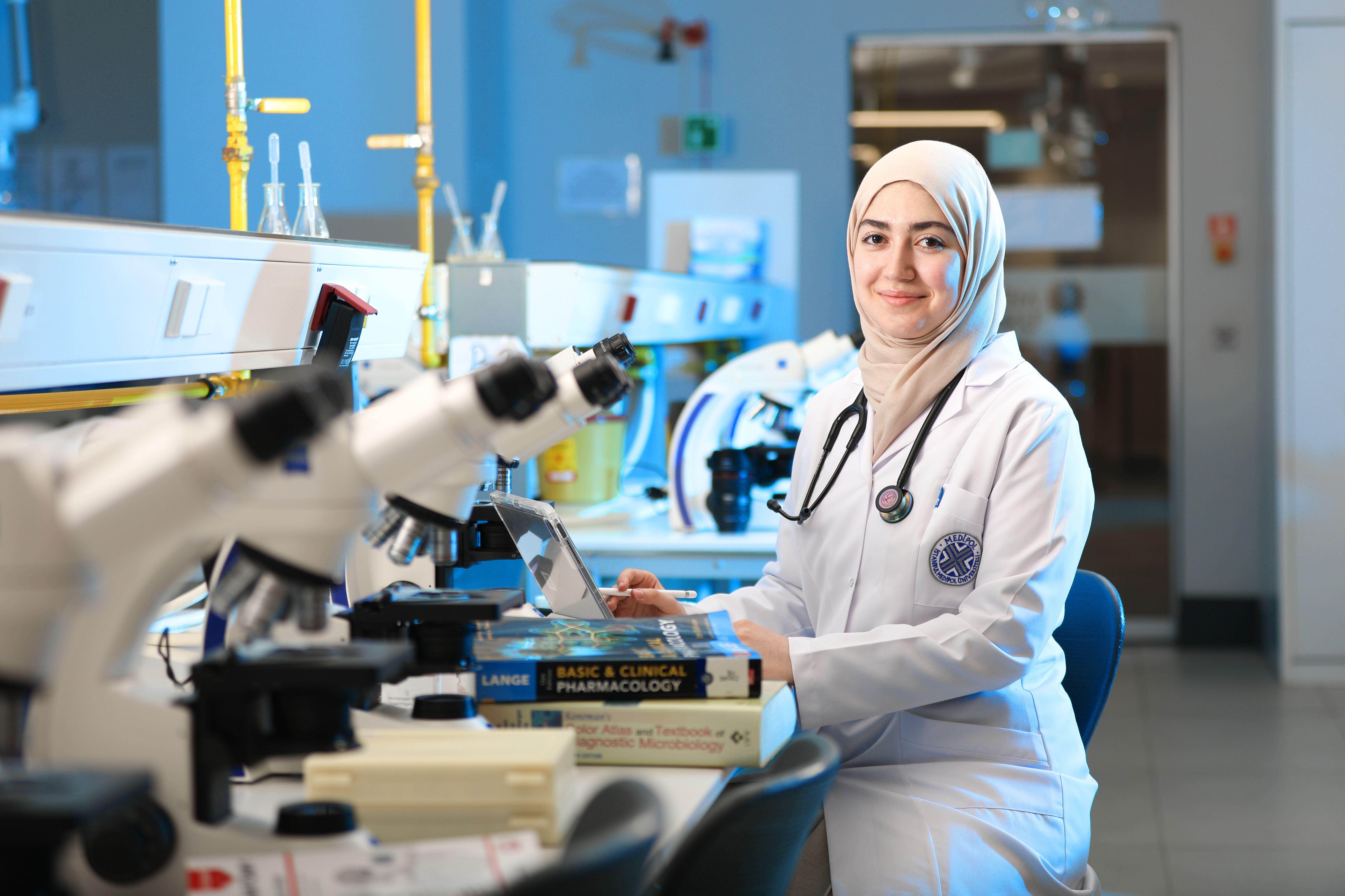 دليلك الشامل لدراسة الطب وطب الأسنان في تركيا 2026 (شروط وجامعات)